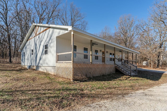 view of front facade featuring ceiling fan and covered porch