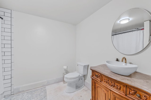 bathroom with vanity, curtained shower, and toilet