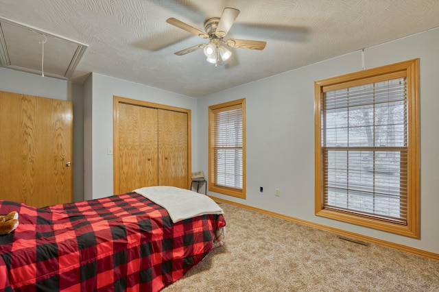 bedroom featuring carpet floors, a textured ceiling, and ceiling fan