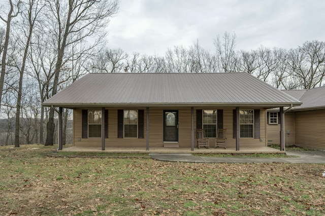 view of front of home featuring a front lawn and a porch