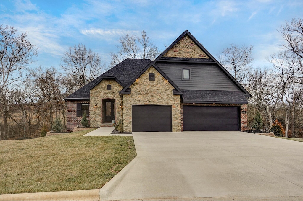 view of front of home featuring a garage and a front yard