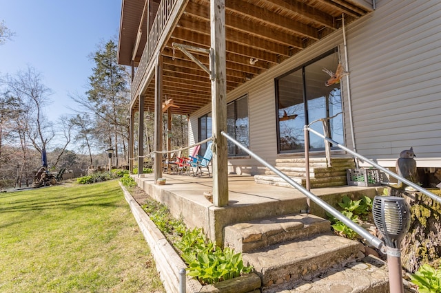 exterior space featuring a lawn