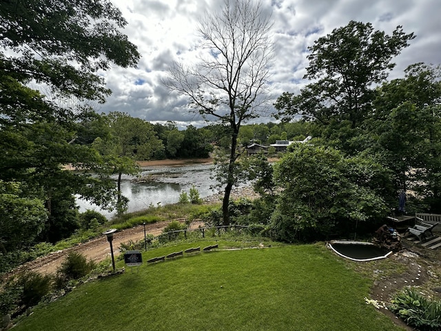 view of yard featuring a water view