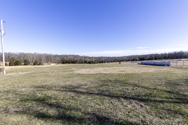 view of yard featuring a rural view