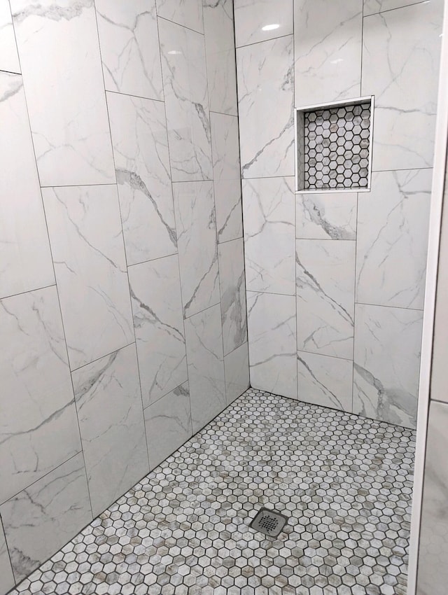 bathroom featuring tiled shower