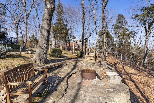 view of yard featuring a patio