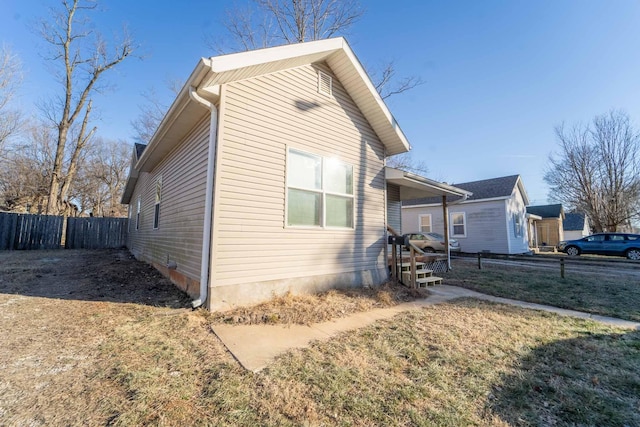 view of front of house with a front yard