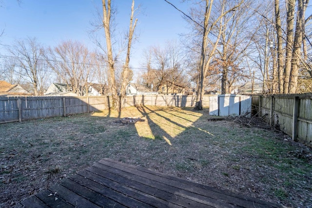 view of yard with a shed