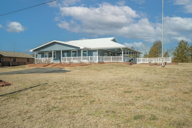 view of front of property with a porch and a front yard