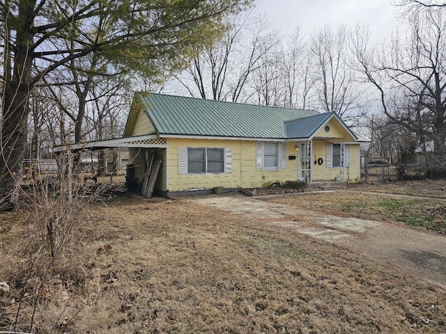 view of front of home with a carport