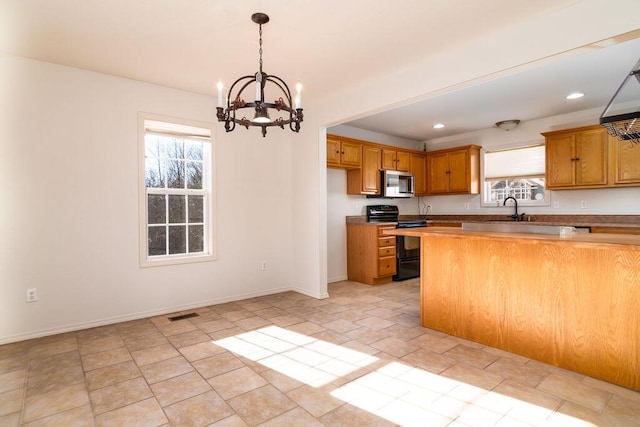 kitchen with sink, black electric range, decorative light fixtures, kitchen peninsula, and a chandelier