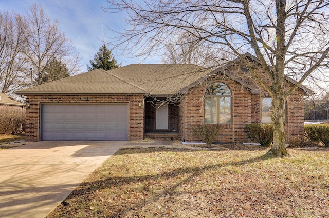 view of front facade with a garage and a front yard