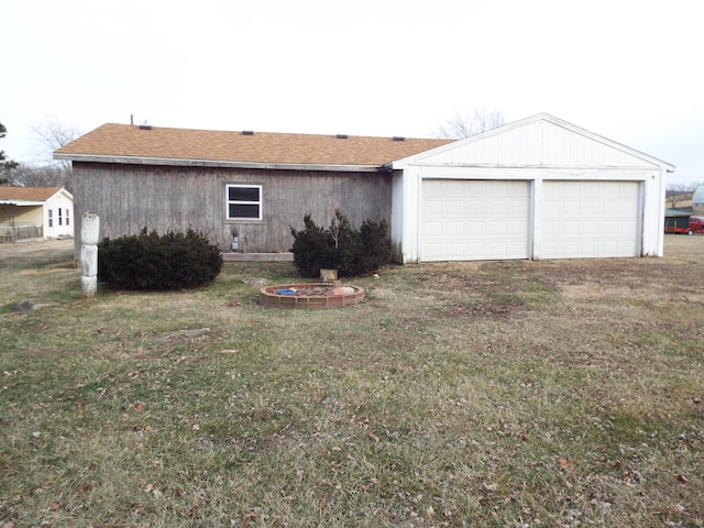 view of front of home featuring a front yard