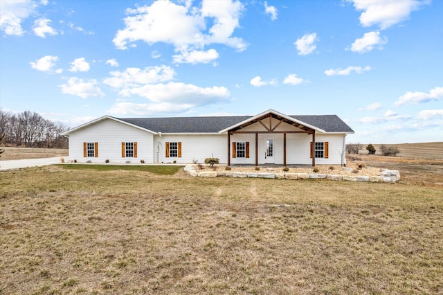 view of front of home featuring a front lawn