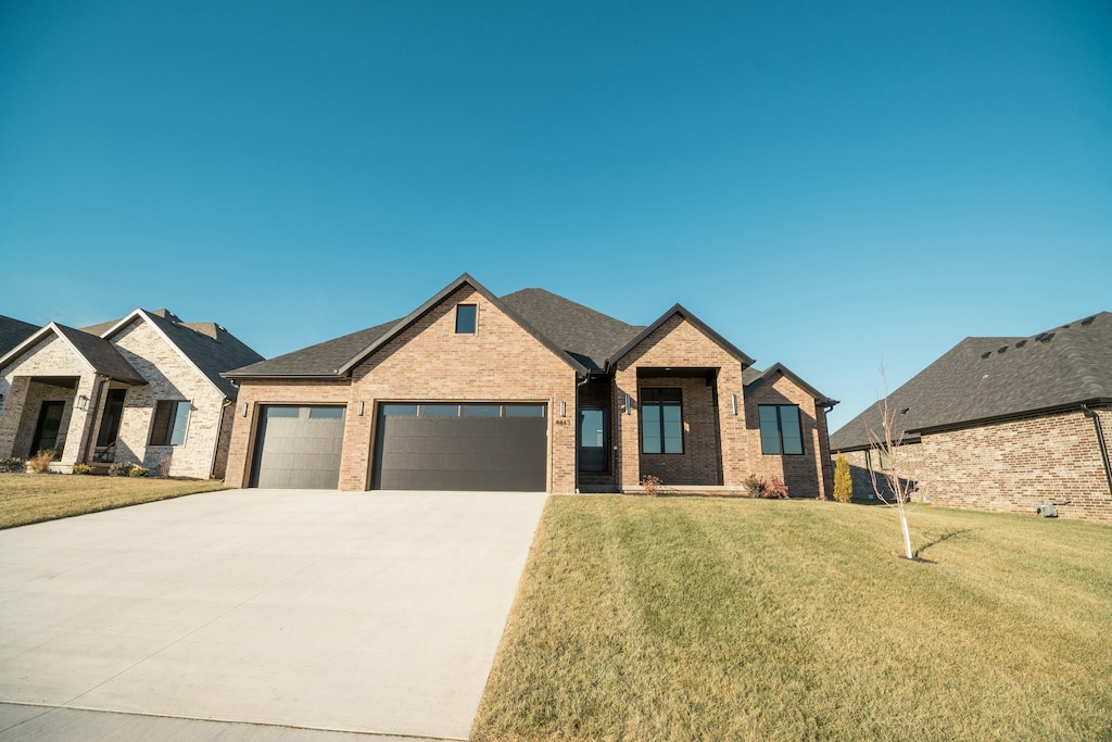 view of front of property featuring a garage and a front yard