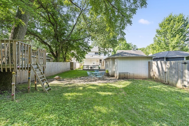 view of yard with a patio