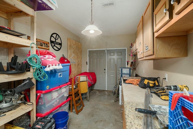 kitchen featuring pendant lighting