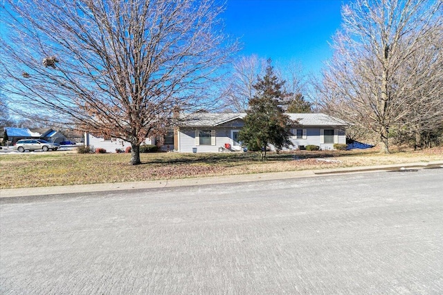 view of front of house featuring a front yard