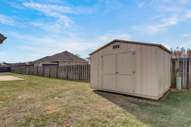 view of outdoor structure with a yard