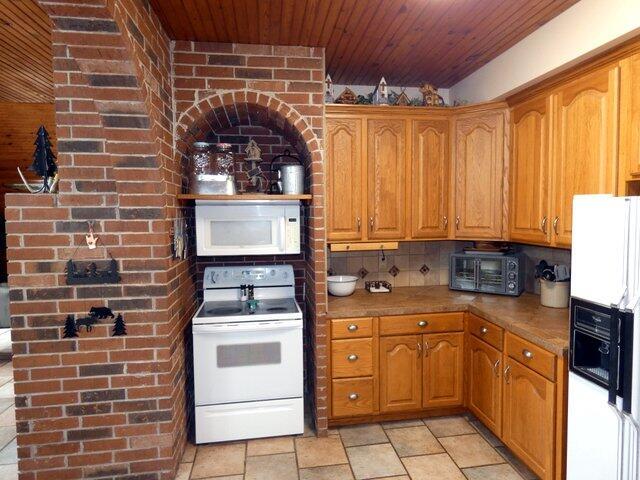 kitchen featuring white appliances and decorative backsplash