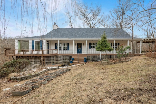 ranch-style home with a porch and a front lawn