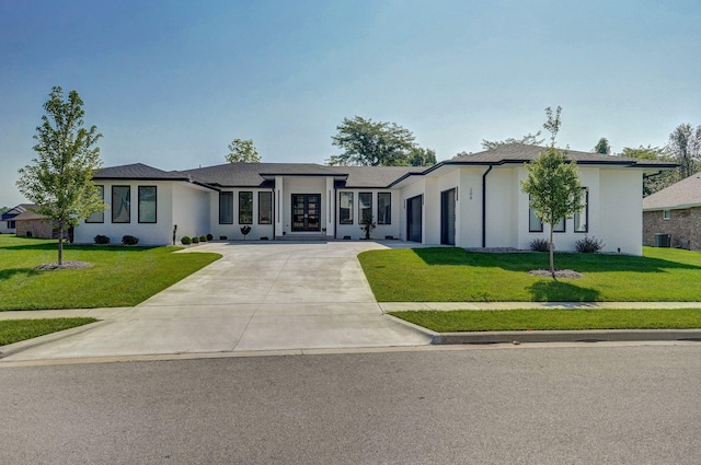 ranch-style home featuring a front lawn