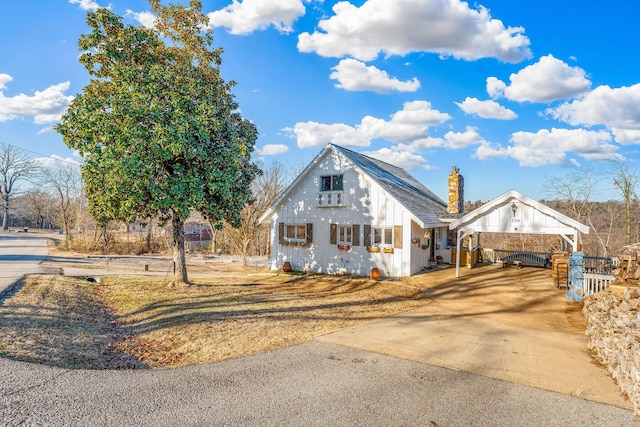 view of modern inspired farmhouse