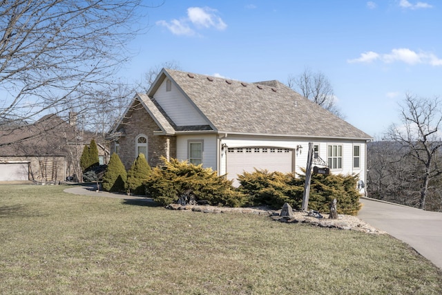 view of front facade featuring a garage and a front lawn