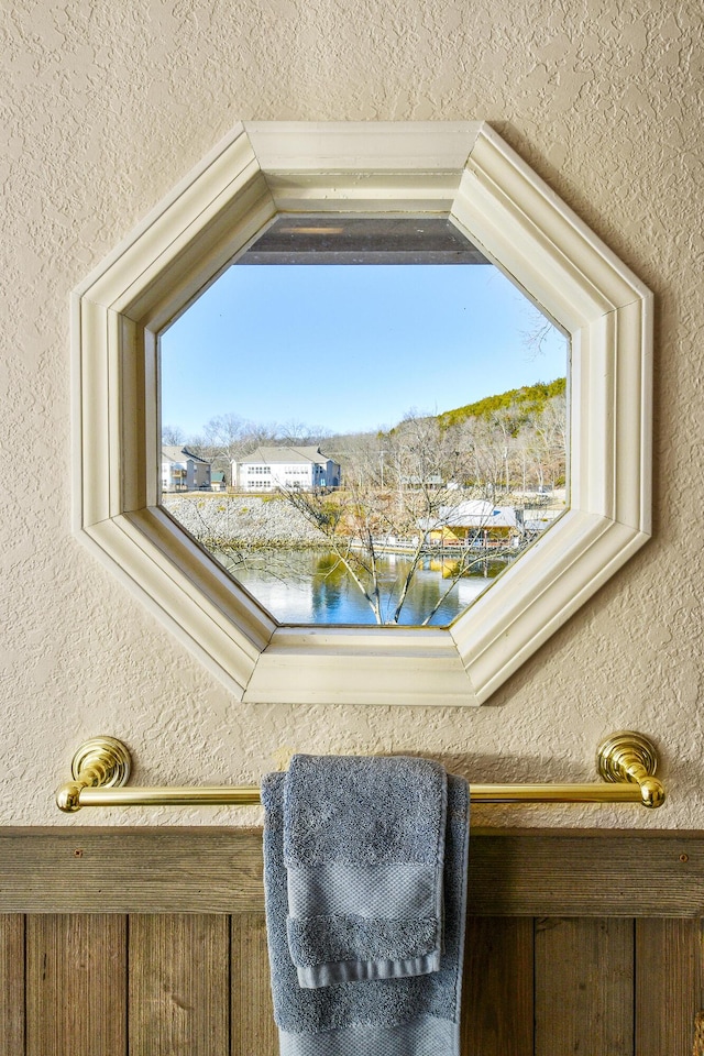 room details featuring crown molding