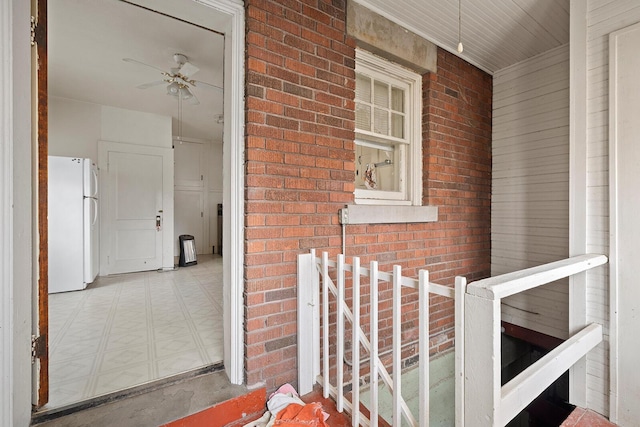 property entrance featuring ceiling fan