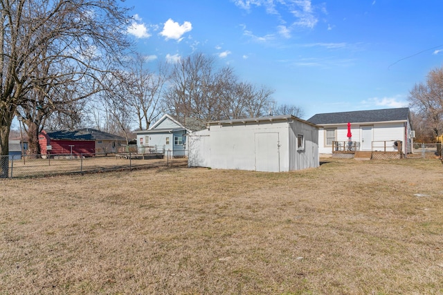 view of yard with a storage unit