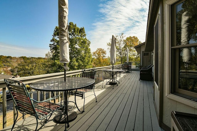 deck with outdoor dining space