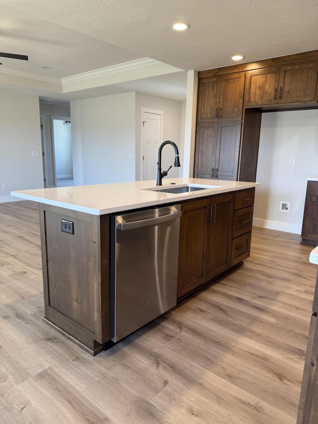 kitchen featuring sink, a textured ceiling, light wood-type flooring, dishwasher, and a kitchen island with sink