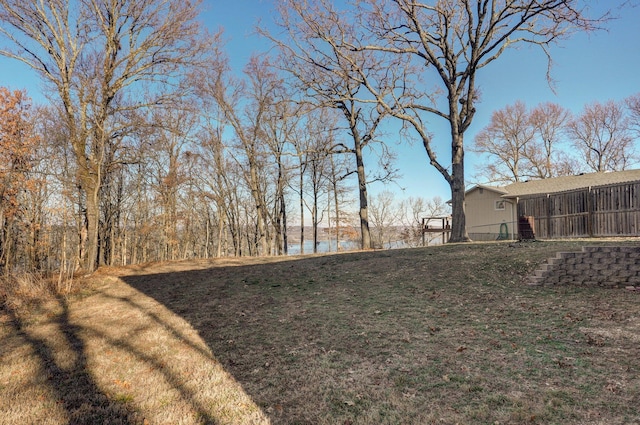 view of yard featuring a water view