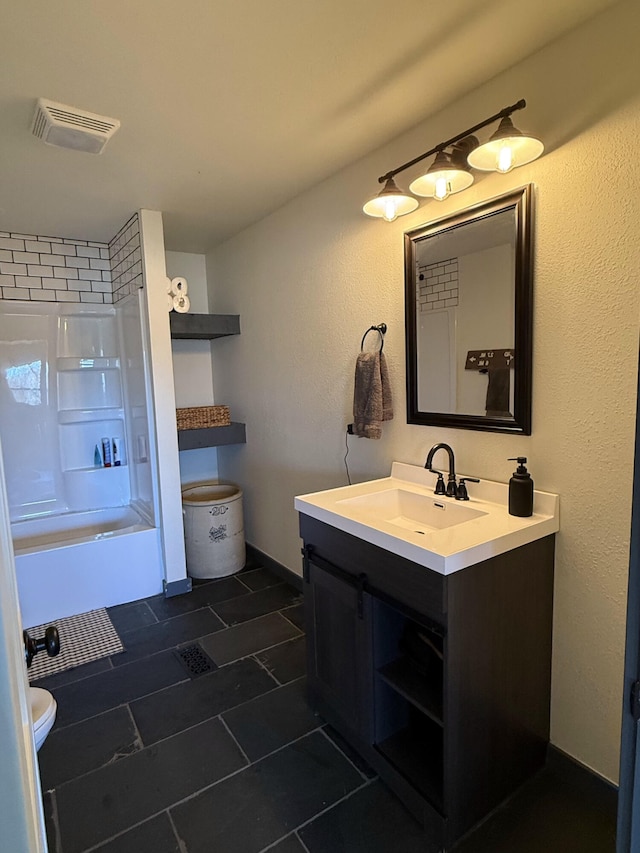 bathroom with tiled shower / bath and vanity