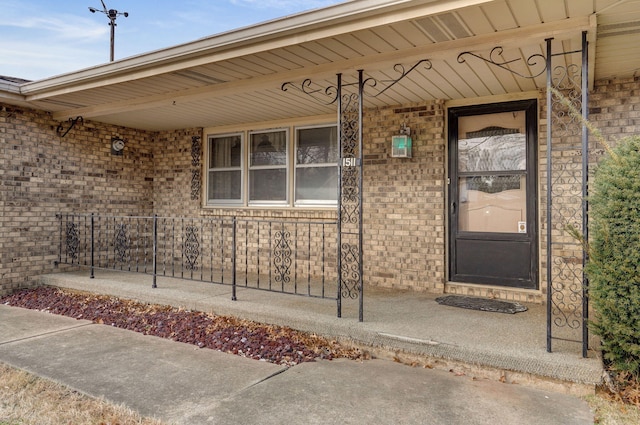 property entrance with covered porch