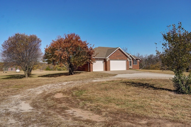 view of front of house featuring a garage and a front yard