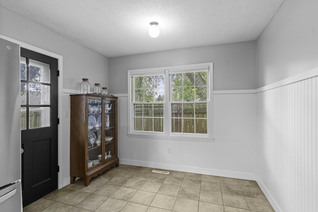 foyer entrance with a textured ceiling