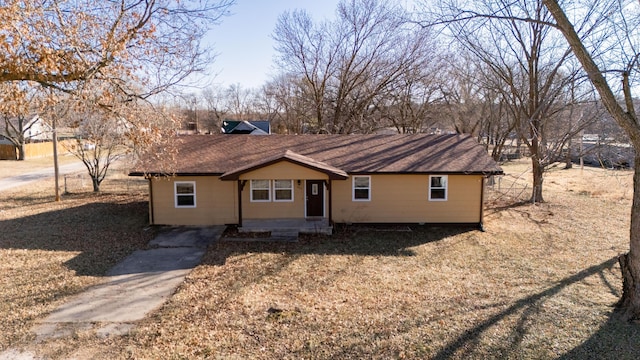 ranch-style home featuring a front yard