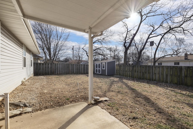 view of yard featuring a storage shed and a patio