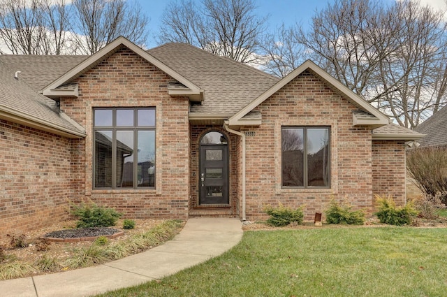 view of front of property with a front yard