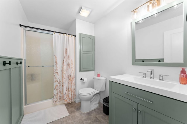 bathroom with vanity, toilet, and a shower with shower curtain