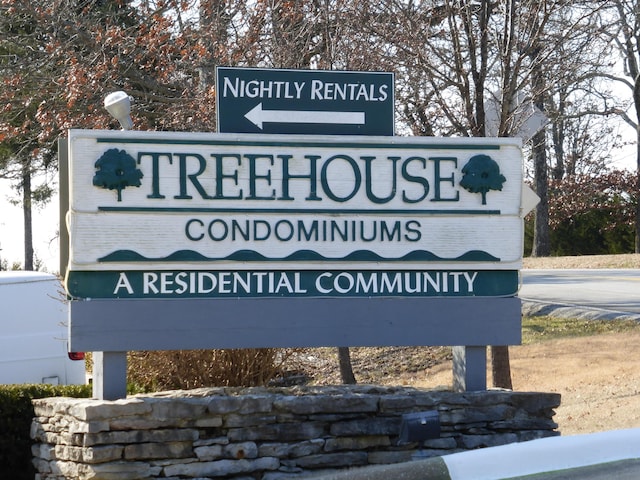 view of community / neighborhood sign