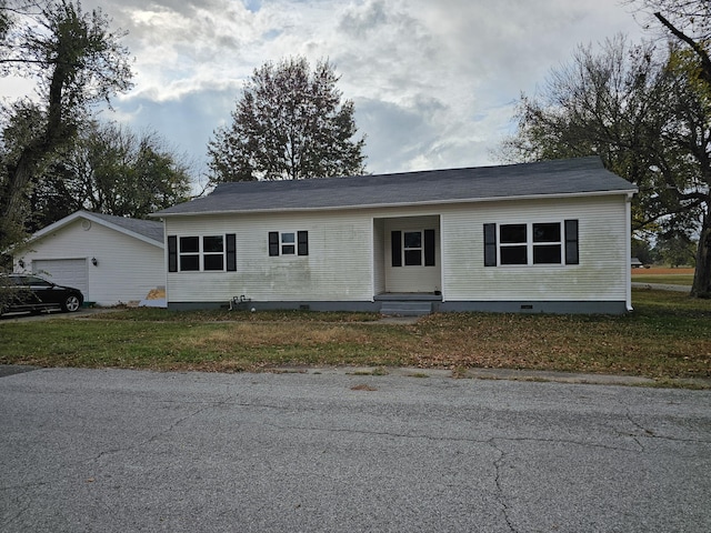 view of front facade with a front lawn