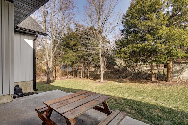 view of yard featuring a patio