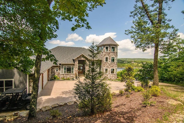 view of front of property featuring a garage