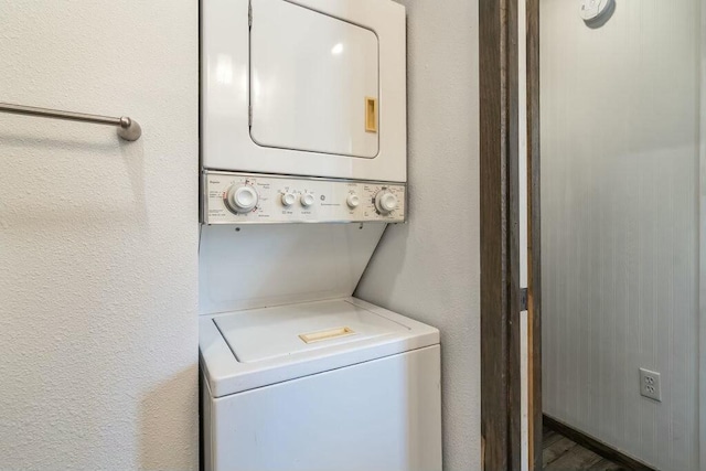 laundry room with stacked washer / drying machine