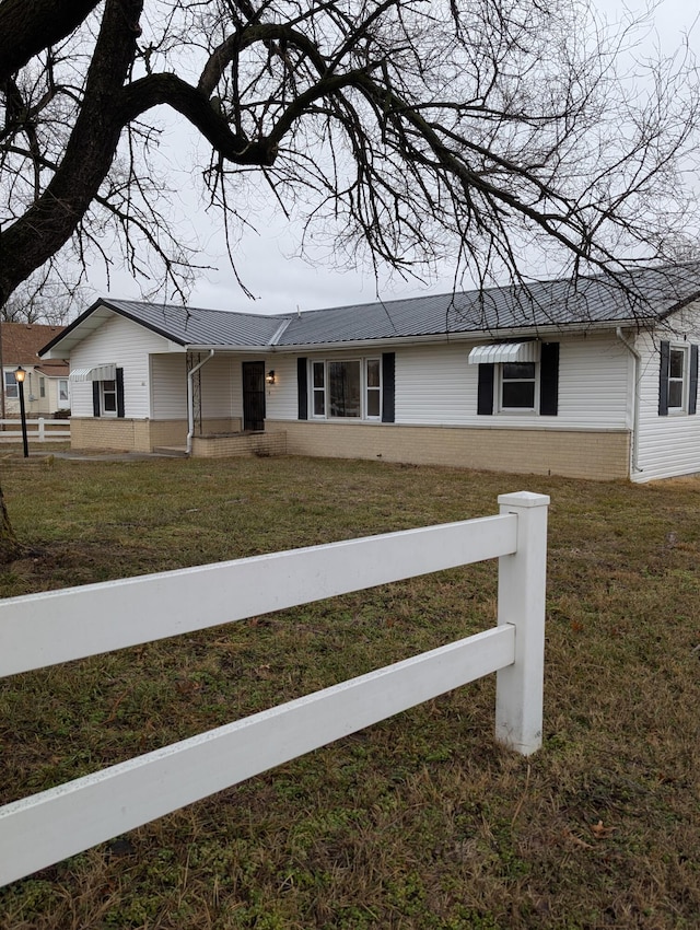 ranch-style house with a front yard