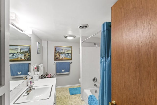 full bath featuring visible vents, toilet, shower / bath combo, vanity, and baseboards