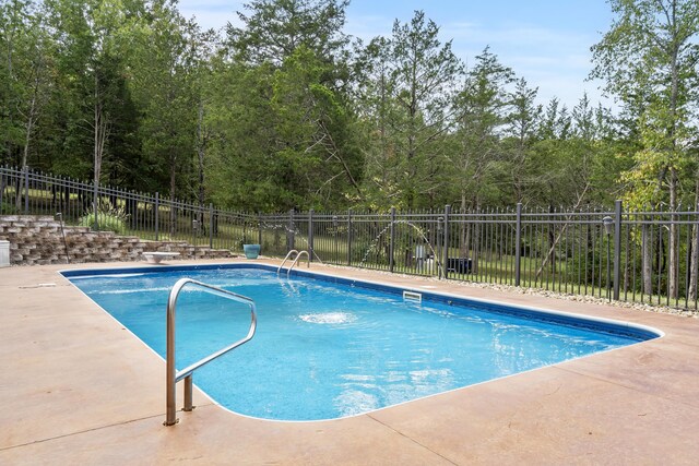 view of swimming pool